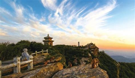 Huaguo Mountain Scenic Area: Witnessing Monkey Kings and Breathtaking Coastal Views!