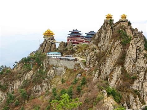 Mount Lao Peak Temple Complex Offers Breathtaking Scenery and Historical Significance!