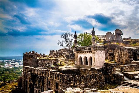 Golconda Fort – A Majestic Echo of Hyderabad's Royal Past!