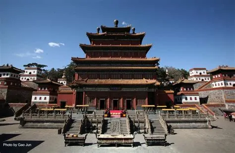 Puning Temple Complex: A Grand Imperial Retreat and Architectural Marvel!