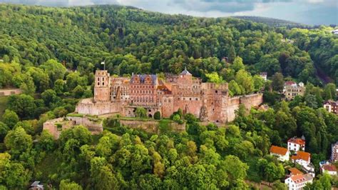 Schloss Heidelberg: A Majestic Fortress Offering Stunning Views and Timeless Romance!