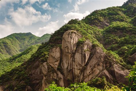 Wuzhi Mountain Scenic Area: An Ancient Peak Where Legends Linger and Majestic Views Reign!